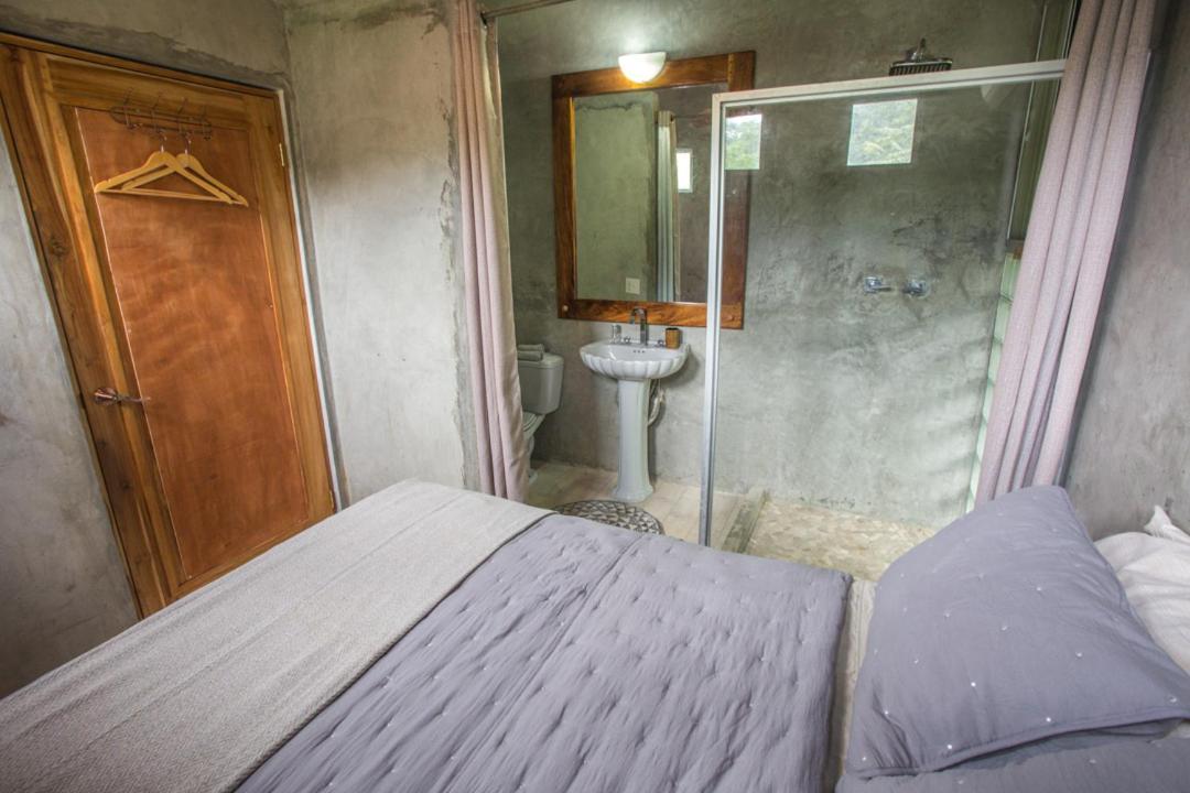 Breathe Healing & Wellness Hotel กัมบูตัล ภายนอก รูปภาพ