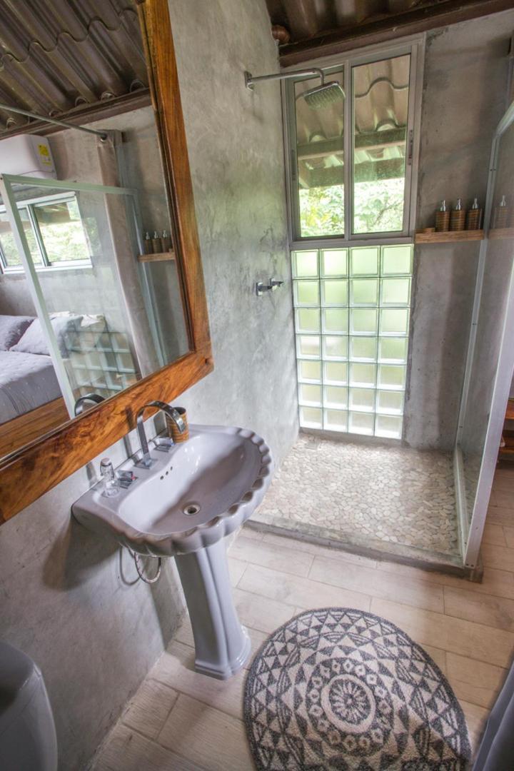 Breathe Healing & Wellness Hotel กัมบูตัล ภายนอก รูปภาพ